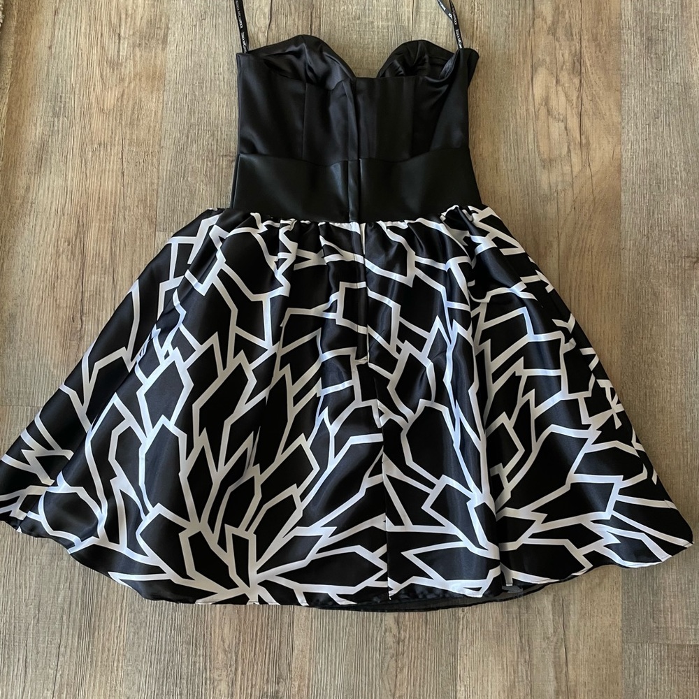Short party dress black white junior size 5